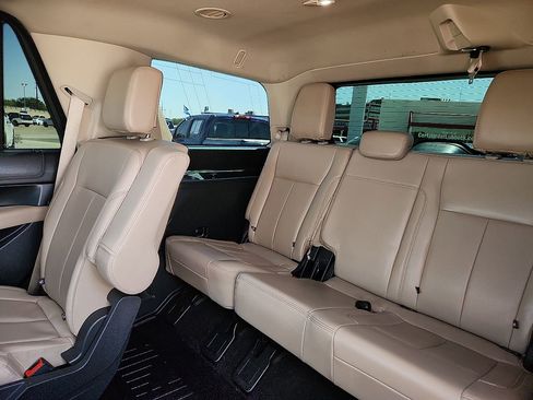 Used 2022 Ford Expedition XLT AWD/4WD image 5