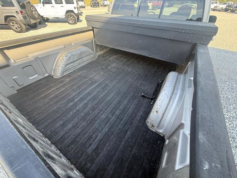 Used 2005 GMC Sierra 1500 SLE w/ Safe And Sound Package image 10