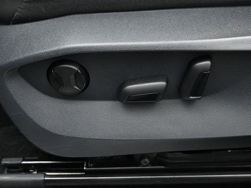 Used 2022 Volkswagen Tiguan SE R-Line image 10