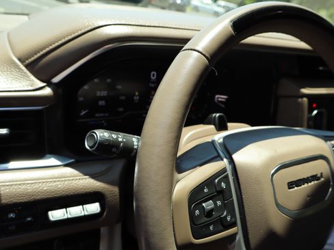 Used 2023 GMC Yukon Denali w/ Denali Reserve Package AWD/4WD image 45