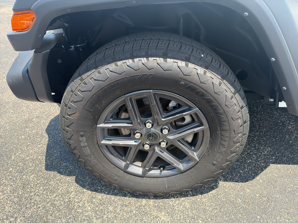 Used 2024 Jeep Wrangler Unlimited Sport AWD/4WD image 10