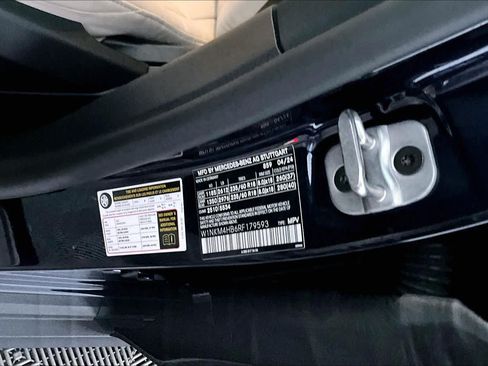 Used 2024 Mercedes-Benz GLC 300 4MATIC image 31