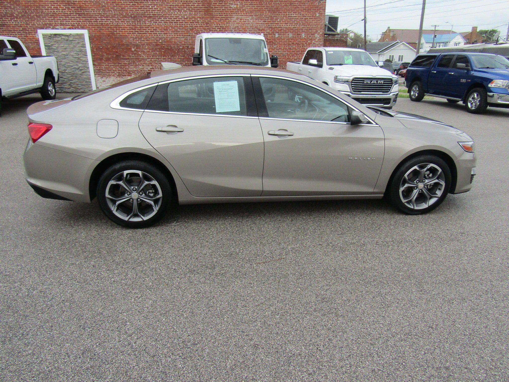 Used 2024 Chevrolet Malibu LT FWD image 2