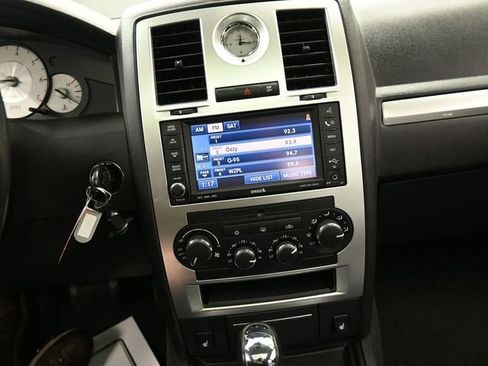 Used 2009 Chrysler 300 Touring image 10