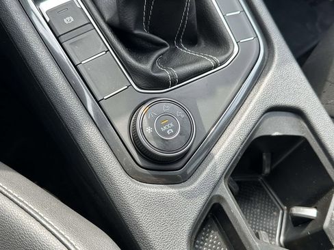 Certified 2023 Volkswagen Tiguan SE w/ Panoramic Sunroof Package image 33