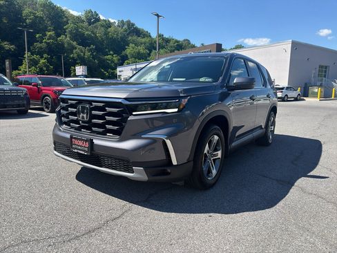 Used 2025 Honda Pilot EX-L image 3