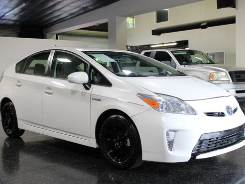 Used 2013 Toyota Prius Two FWD image 1
