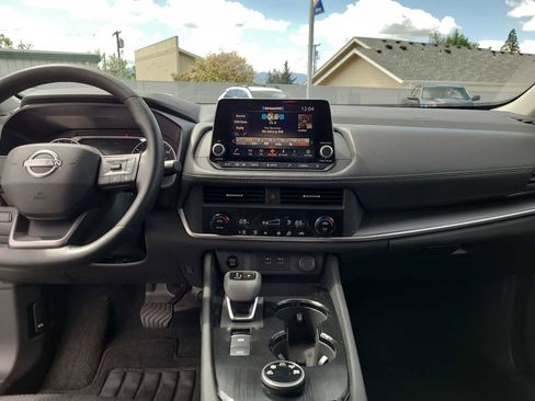 Used 2025 Nissan Rogue SV AWD/4WD image 18