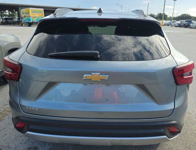 Used 2024 Chevrolet Trax LT FWD image 3