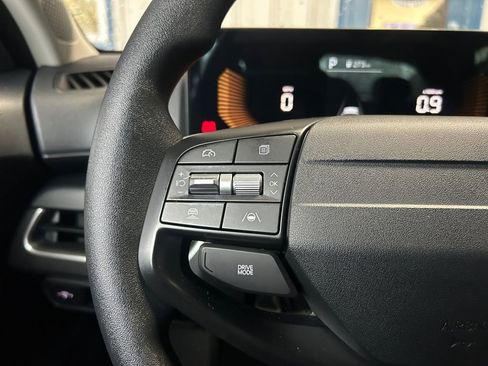 Used 2025 Kia K4 LXS image 17