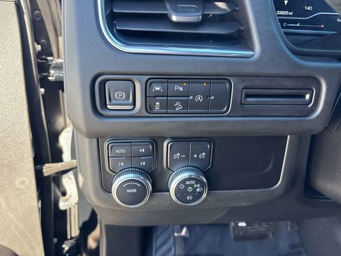 Used 2023 GMC Yukon XL AT4 image 23