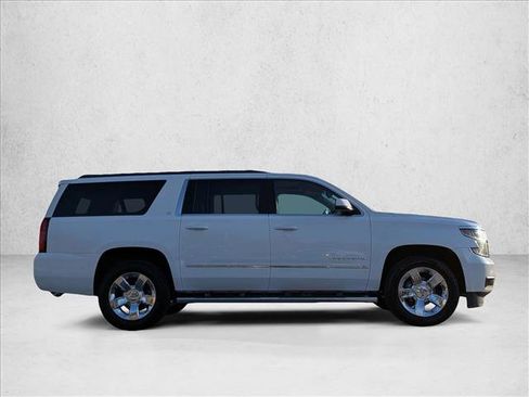 Used 2018 Chevrolet Suburban LT w/ LT Signature Package image 4