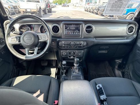 Used 2019 Jeep Wrangler Unlimited Sahara AWD/4WD image 10