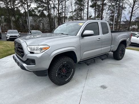 Used 2019 Toyota Tacoma SR image 5