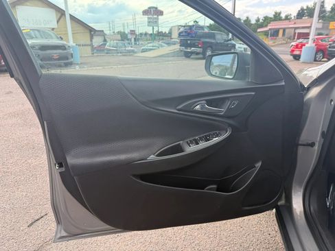 Used 2017 Chevrolet Malibu LT FWD image 12
