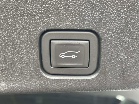Used 2024 Chevrolet Traverse LT FWD image 16