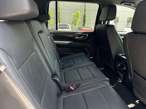 Used 2024 Chevrolet Suburban LT image 25