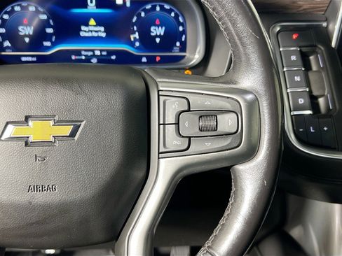 Used 2022 Chevrolet Suburban LT image 19