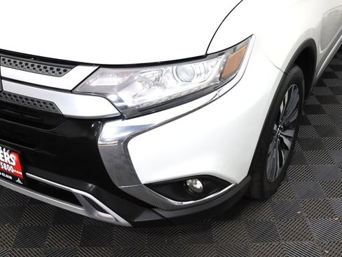 Used 2020 Mitsubishi Outlander SE AWD/4WD image 12
