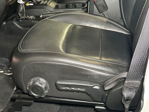 Used 2023 Jeep Wrangler Unlimited Sahara w/ Cold Weather Group image 19