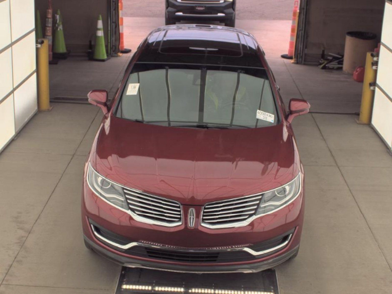 Used 2018 Lincoln MKX Reserve w/ Lincoln MKX Climate Package AWD/4WD image 2