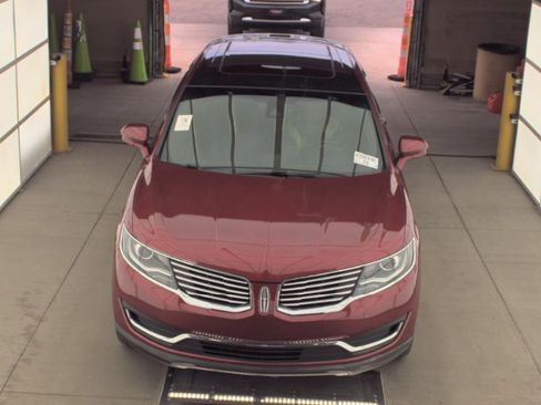 Used 2018 Lincoln MKX Reserve w/ Lincoln MKX Climate Package AWD/4WD image 2