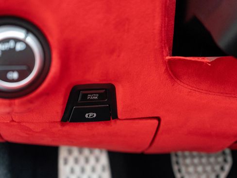 Used 2018 Ferrari GTC4Lusso image 17