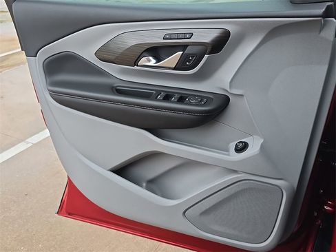 Used 2023 GMC Terrain SLT image 27