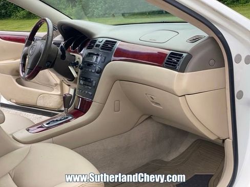 Used 2002 Lexus ES 330 FWD image 16