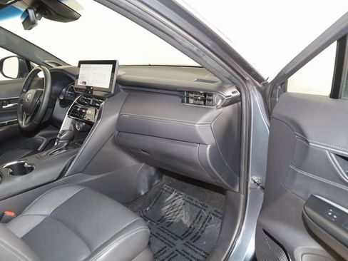 Used 2023 Toyota Venza XLE image 39