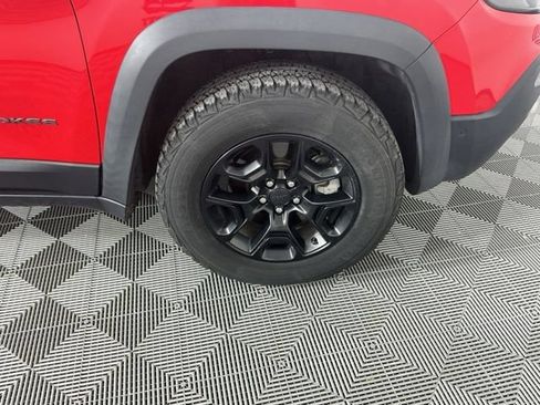 Used 2019 Jeep Cherokee Trailhawk AWD/4WD image 18