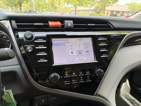 Used 2018 Toyota Camry LE FWD image 29