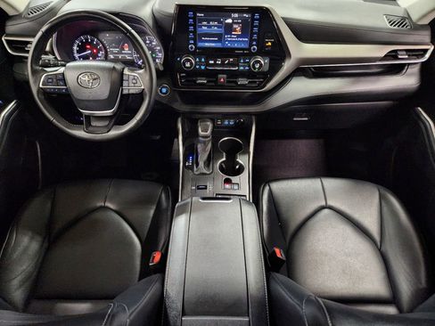 Used 2022 Toyota Highlander XLE FWD image 47