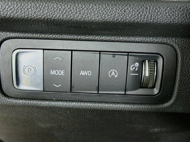 Used 2024 Chevrolet Traverse LT AWD/4WD image 11