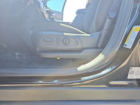 Used 2021 Chevrolet Equinox LT image 27