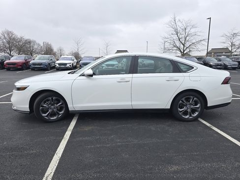 Certified 2023 Honda Accord EX image 15