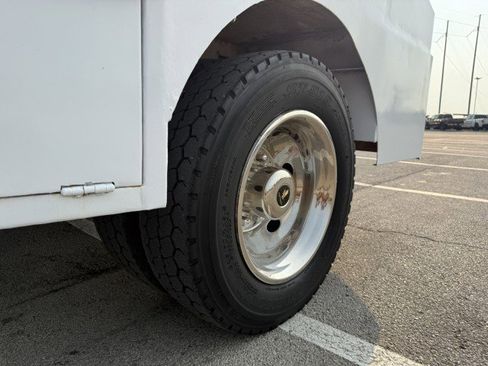 Used 2014 Ford F450 XL w/ Power Equipment Group image 16