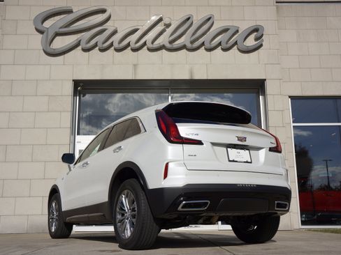 Used 2024 Cadillac XT4 Premium Luxury image 8