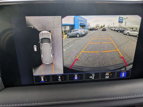 Used 2023 Chevrolet Suburban Z71 w/ Luxury Package image 18