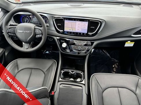 New 2026 Chrysler Pacifica Limited w/ S Appearance Package image 2