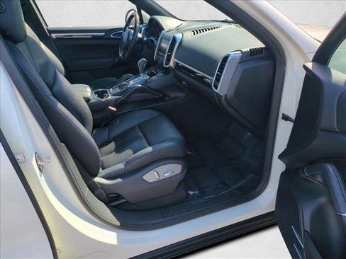 Used 2011 Porsche Cayenne AWD/4WD image 19