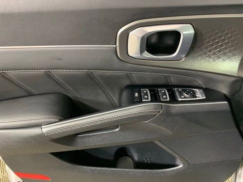 Used 2023 Kia Sorento SX image 31