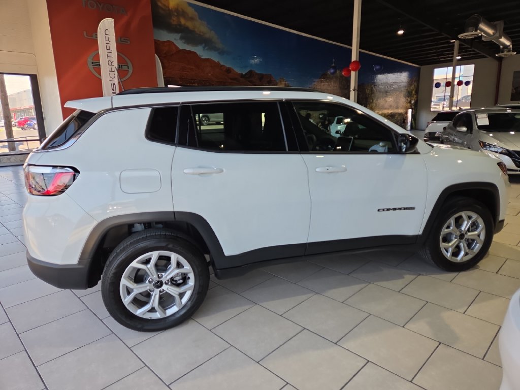 Used 2026 Jeep Compass Latitude AWD/4WD image 4