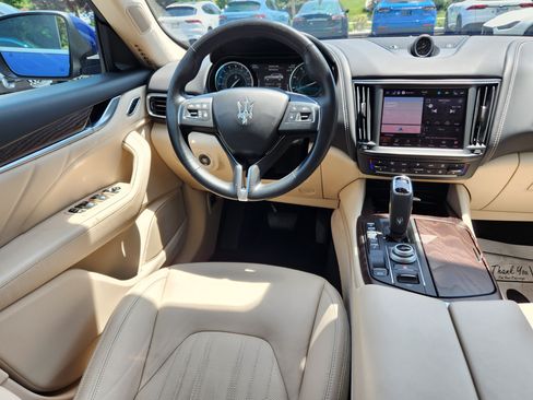 Used 2023 Maserati Levante GranLusso AWD/4WD image 19