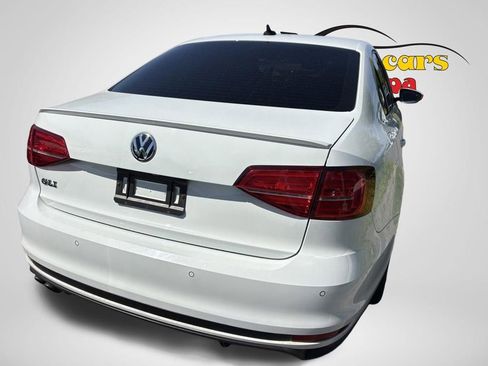 Used 2017 Volkswagen Jetta GLI FWD image 5