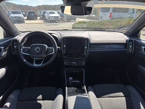 Used 2023 Volvo C40 P8 Recharge Ultimate AWD/4WD image 12