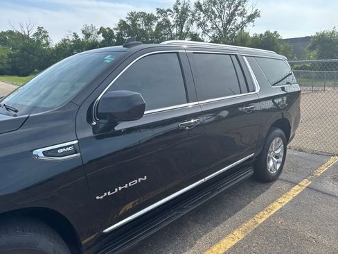 Used 2023 GMC Yukon XL SLT AWD/4WD image 27