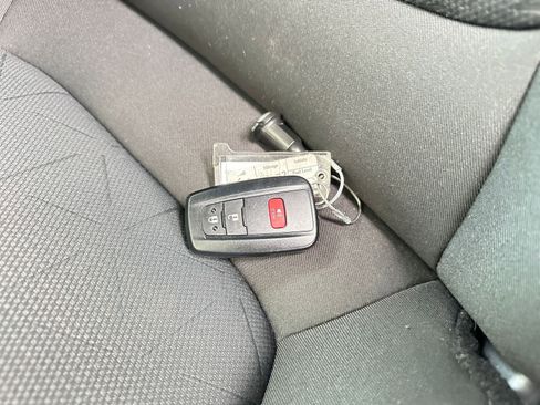 Used 2025 Toyota RAV4 XLE image 22