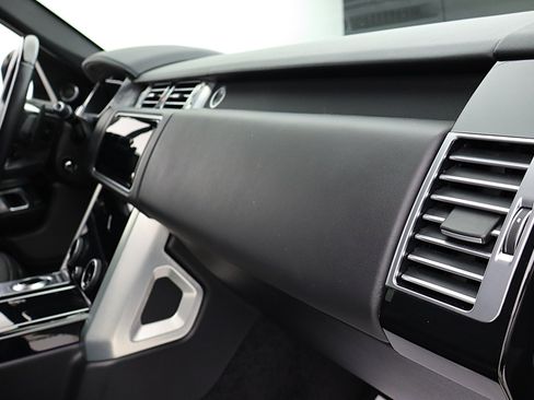 Used 2020 Land Rover Range Rover HSE image 25