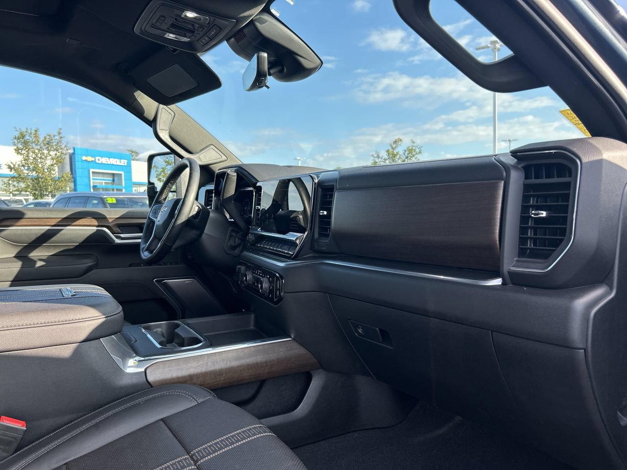 Used 2025 Chevrolet Silverado 2500 High Country w/ High Country Premium Package AWD/4WD image 19
